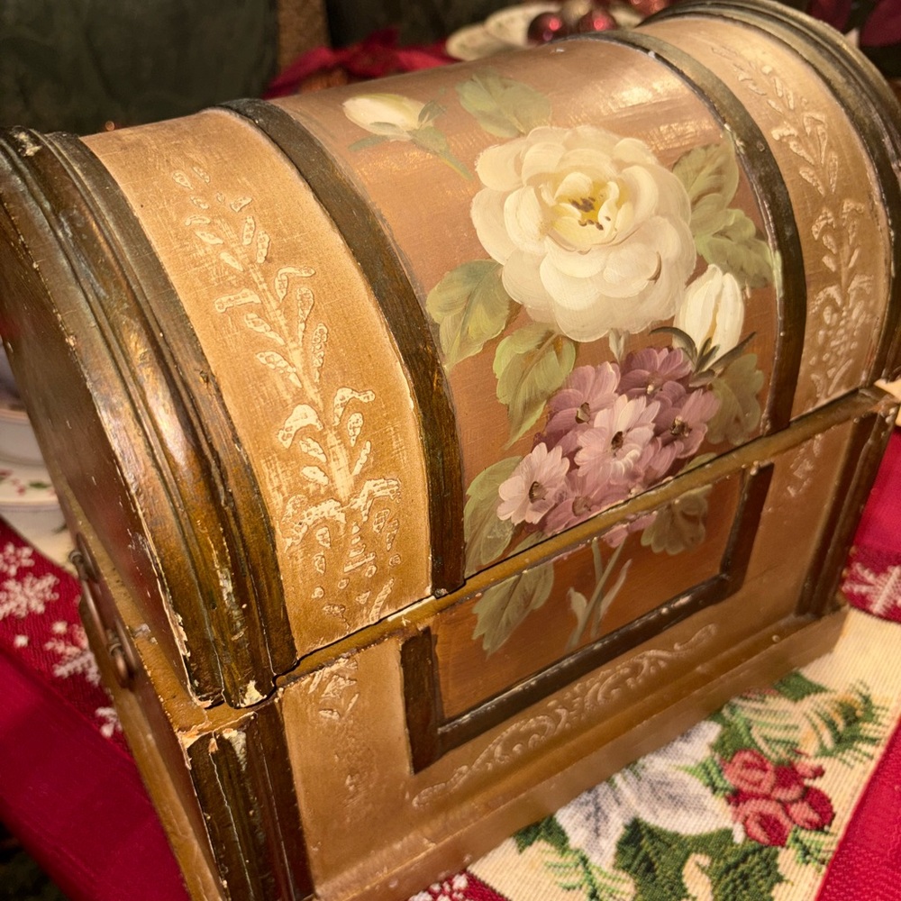 VINTAGE  Floral Painted Wooden Chest - Picture 9 of 10